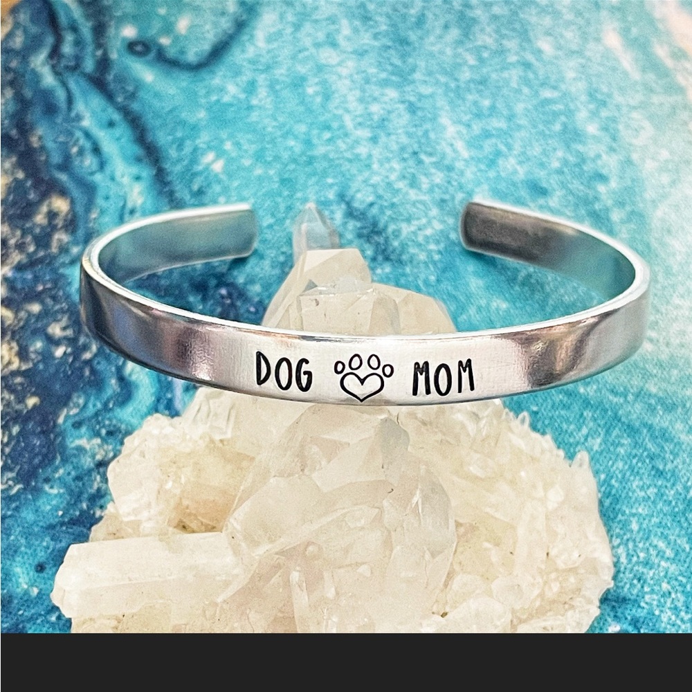 🆕 Dog Mom Paw Print Handstamped Stainless Cuff Bracelet Rainbow Black Rose Gold